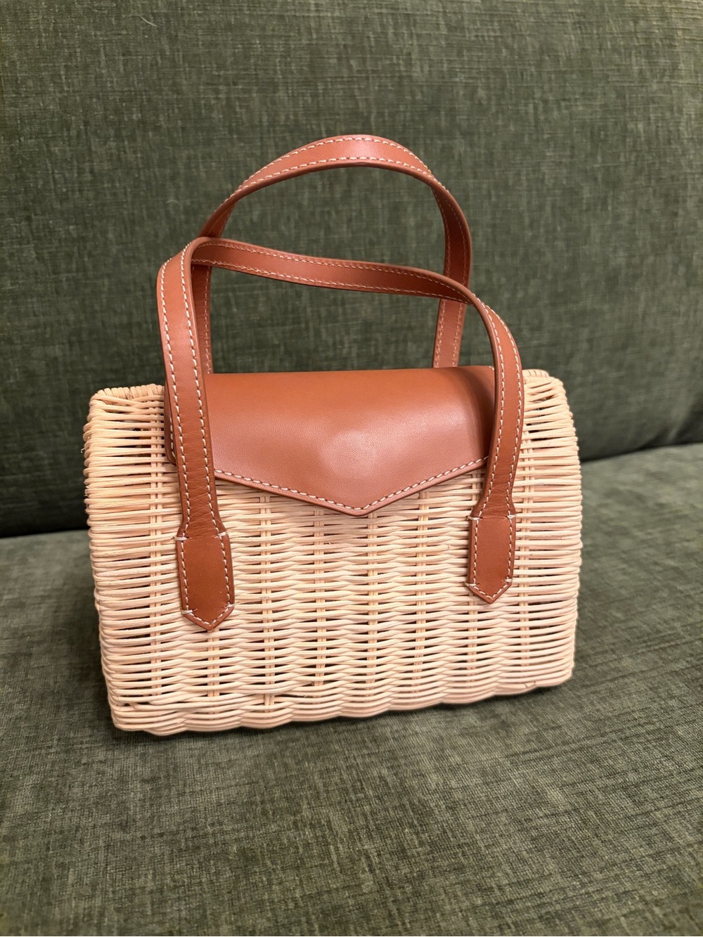 J Crew Woven Straw Tote with Tan Leather Trim. Magnet closure. Shoulder strap